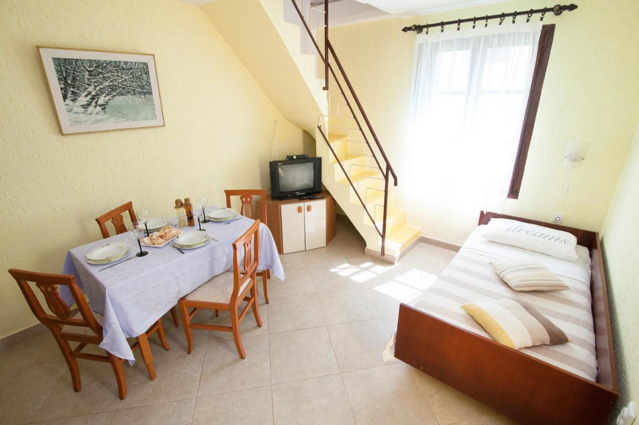 Apartman Kristina Apartment Banjole Exterior photo